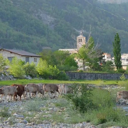 Vivienda Turismo Rural Biescas En Alquiler, Casa Completa, Tipo Monumento, Muy Acogedora Y Tranquila, Ideal Montana Y Esqui, Chimeneas Prázdninový dům *