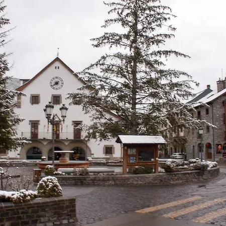 Prázdninový dům Vivienda Turismo Rural Biescas En Alquiler, Casa Completa, Tipo Monumento, Muy Acogedora Y Tranquila, Ideal Montana Y Esqui, Chimeneas
