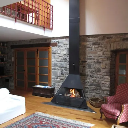 Prázdninový dům Vivienda Turismo Rural Biescas En Alquiler, Casa Completa, Tipo Monumento, Muy Acogedora Y Tranquila, Ideal Montana Y Esqui, Chimeneas