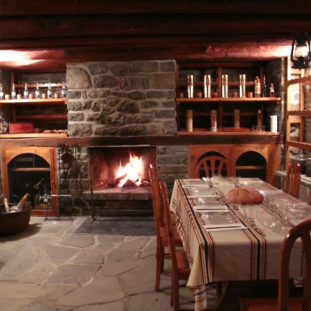 Vivienda Turismo Rural Biescas En Alquiler, Casa Completa, Tipo Monumento, Muy Acogedora Y Tranquila, Ideal Montana Y Esqui, Chimeneas Biescas (Aragon)